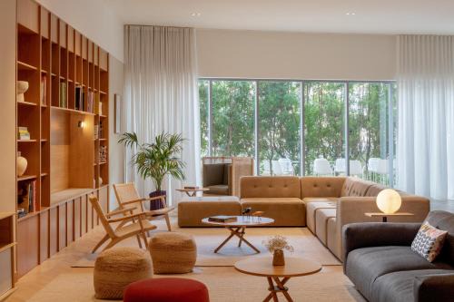 Staybridge Suites Dubai Internet City by IHG