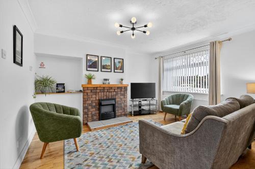 StayByNumbers - Spacious three bed house Royal Hillsborough