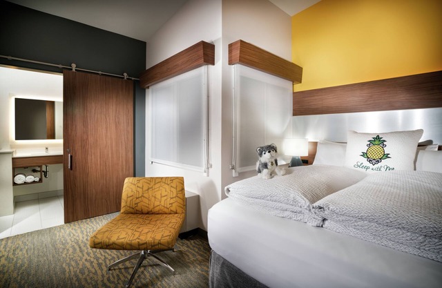 Staypineapple, Hotel Z, Gaslamp San Diego