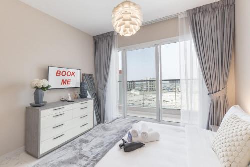 StayShort - Dubai South Studio for 2 with Swimming Pool