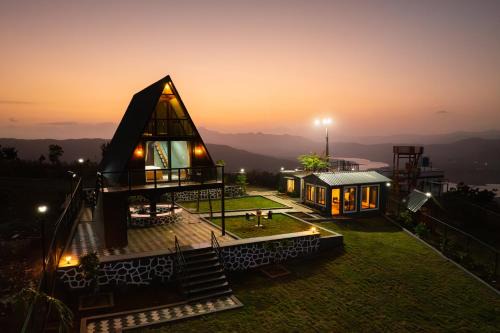StayVista at Peak & Paddle with Lake View