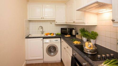 StayZo Penthouse Accommodation 2- Premier Lodge