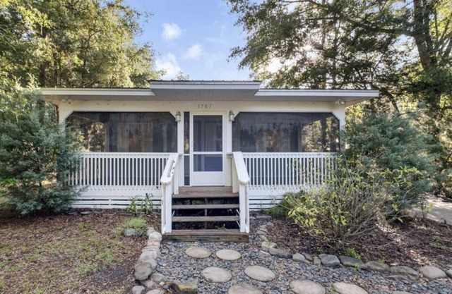 Steinhatchee -2/2 Home - a Block from the landings