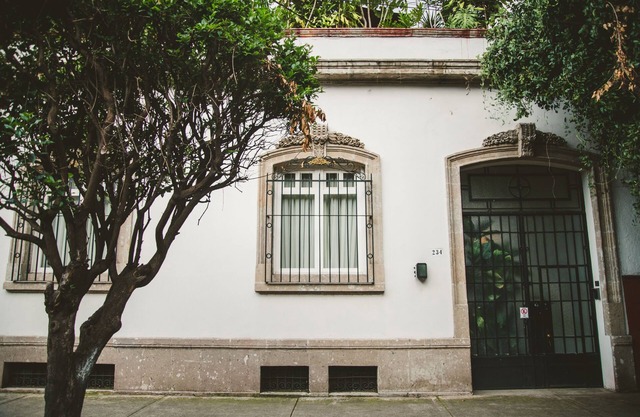 Step into a beautifully preserved historic home in the heart of Roma Norte — one of Mexico City’s most iconic neighborhoods. This 8-bedroom residence blends original charm with modern comfort, featuring private bathrooms, a charming rooftop.