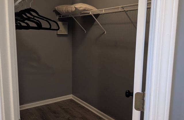 Step into Southern Comfort with this spacious 4-bedroom house in Southaven, MS