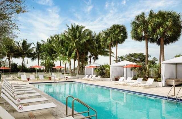 Steps from Ocean, Dining & Shopping – Breakfast & Outdoor Pool - 4 Unit