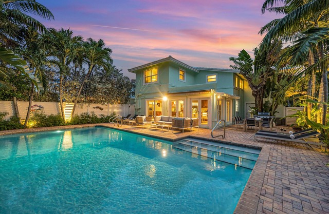 Steps from the Beach | Heated Pool | Prime location | Game room | Salt Key | RESlDENCES