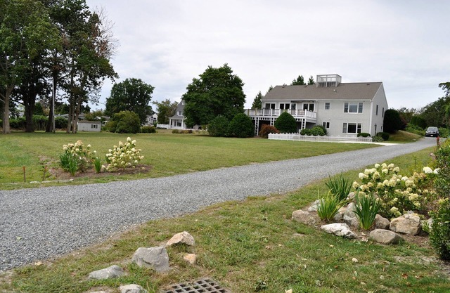 Steps to beach, Acre of yard, 4 BR, 3 Full BA, Tuckerman Ave.