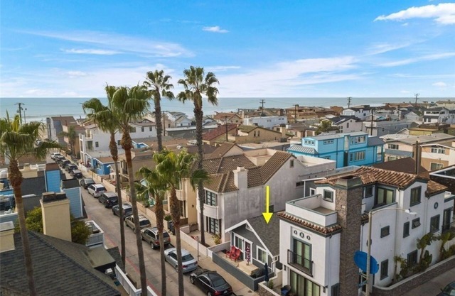 Steps to Beach - "Coastal Serenity"; Sleeps 4