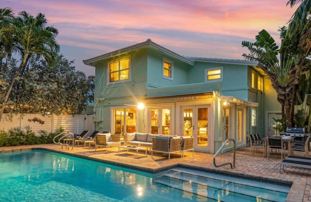 Steps to Beach w/Pool, Backyard Oasis & Game Room