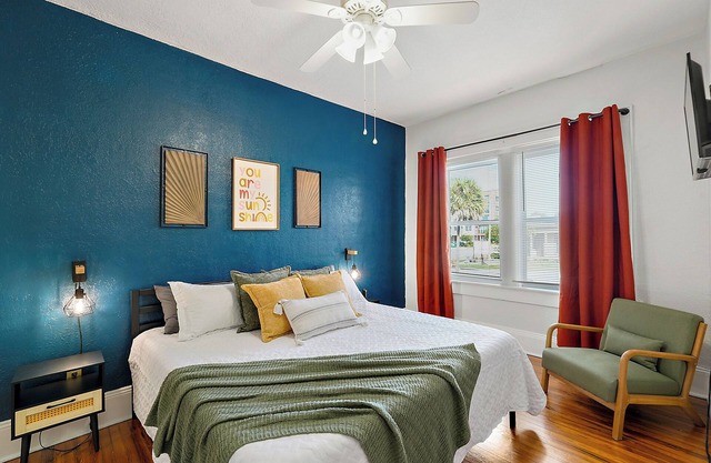 Steps to Downtown Eustis~King~Fully Stocked~Coffee Bar