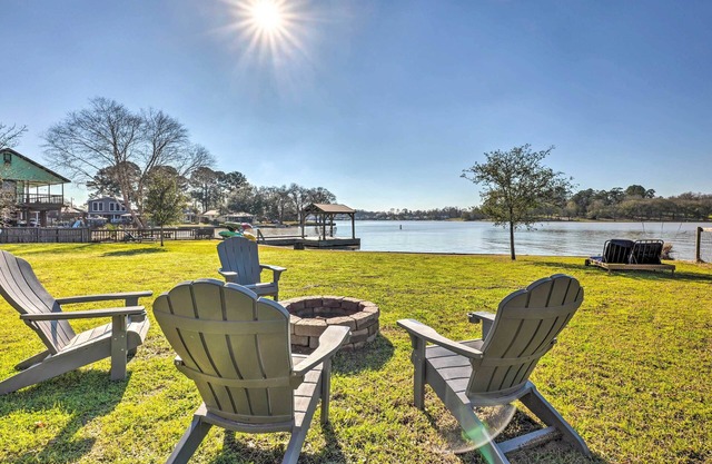 Steps to Lake Conroe: Cozy, New-Build Cabin