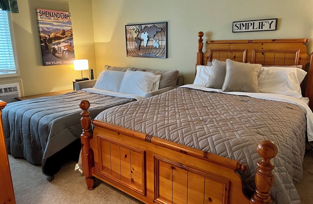 Steps to slopes at Bryce Resort! Family-sized condo with balcony and fireplace