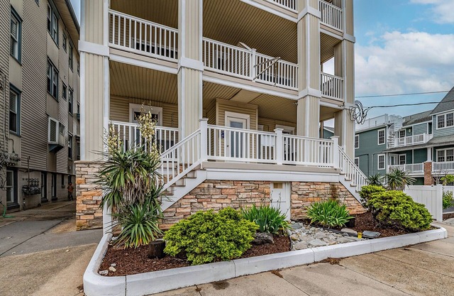 Steps to the Beach & Boardwalk - Pet Friendly!