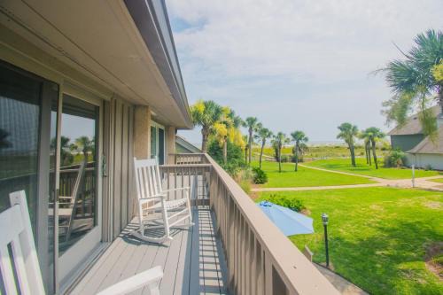 Steps to the Beach! Resort Access & Golf Cart Included! Dog Friendly