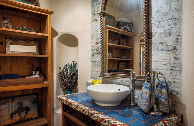 Steps to the Historic Santa Fe Plaza