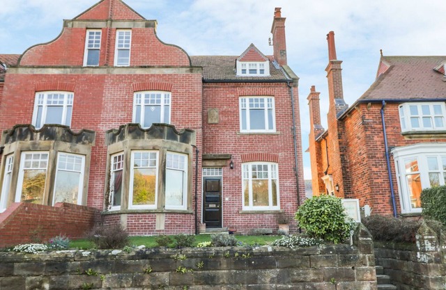 STERLING HOUSE, family friendly, with a garden in Robin Hood’s Bay