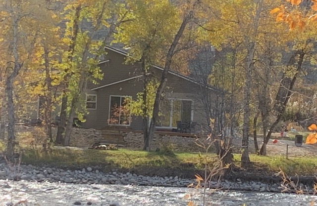 Stillwater Riverfront Home, Close to the Beartooths, Fish from your door - Peace