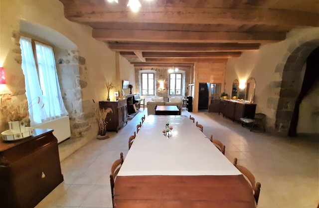 Stone and wood guest rooms with large garden in the heart of the village!