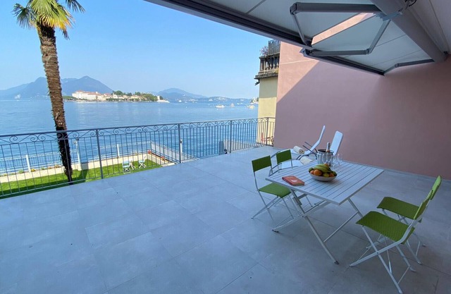 Stone apartment with lake view in Baveno