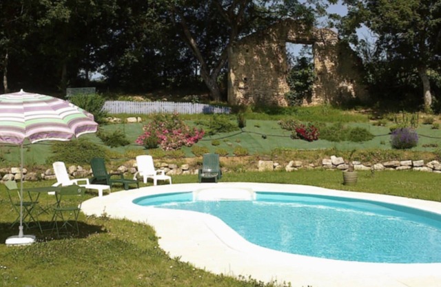 stone cottage in a farmhouse with swimming pool, many activities nearby