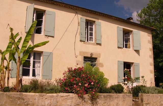 Stone farmhouse and pool surrounded by vineyards under an hour from Bordeaux.