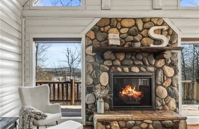 Stone Oaks – Private 42-Acre Log Home with Lake Views & Dog-Friendly Comfort