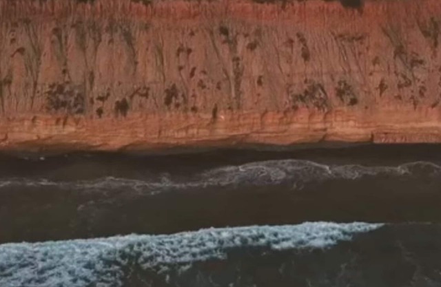 Stone Steps Beach is open ! Just Steps Away from the beach.