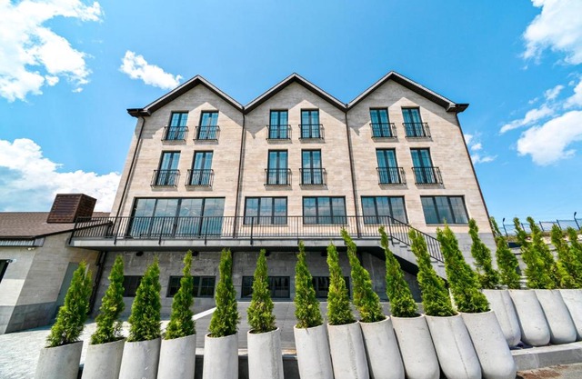 Stonehenge Hotel & Restaurant