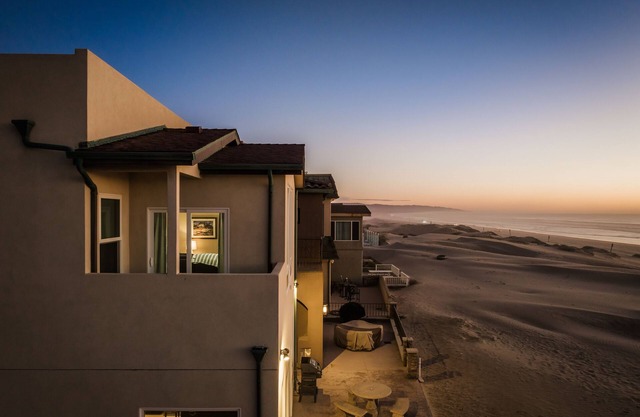 Strandcastle Beach House 2.0 - Oceanfront! - You're right on the sand! n