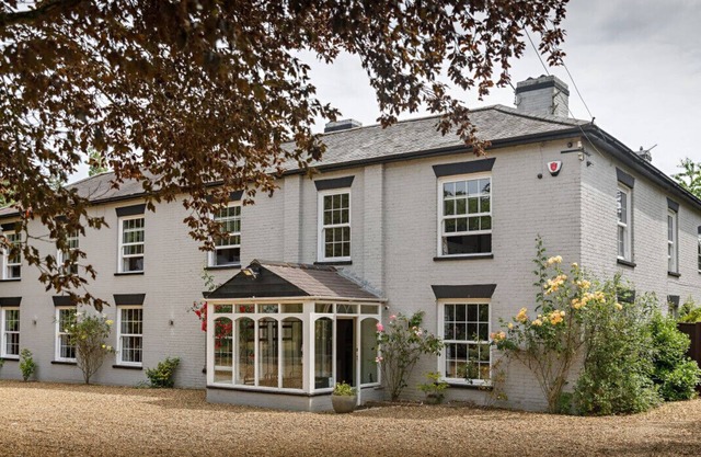 Stubbs House, Loddon, sleeps 20, 2 hot tubs