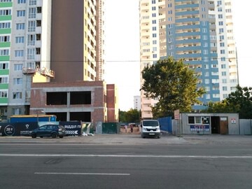 Studio 15 min drive from Boryspil airport. 7 min walk Vyrlitsa metro station