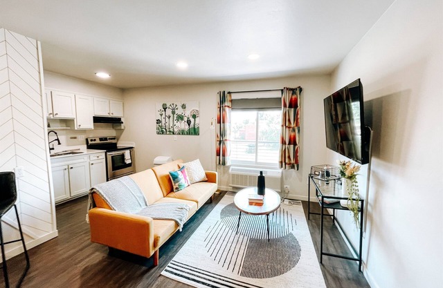 Studio #3 Modern Studio in OKC's Vibrant Midtown!