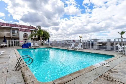 Studio 6-Buttonwillow, CA