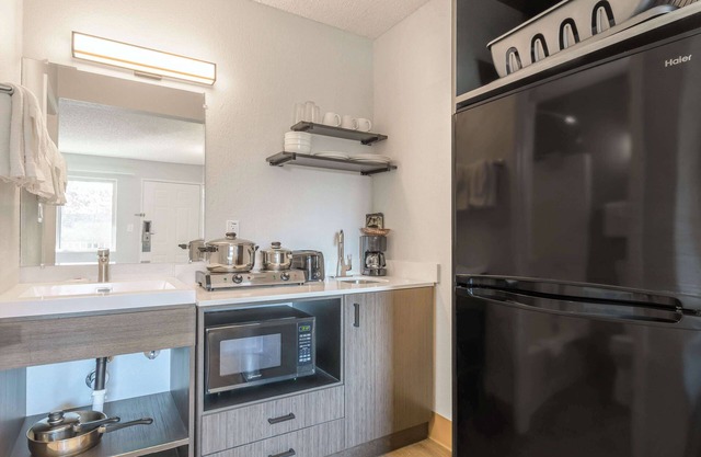 Studio 6 Hayward, Ca – Silicon Valley Gateway