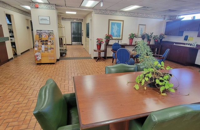 Studio 9 Inn & Suites