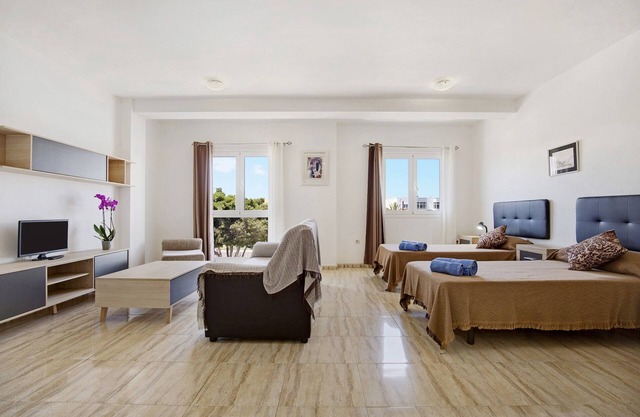 Studio Apartment Betty B in Central Location & with Wi-Fi