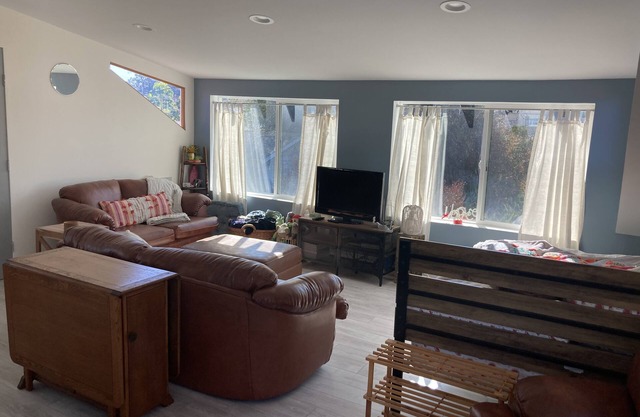 Studio Apartment in Lomita, recently remodeled. 15 minutes to Beach.