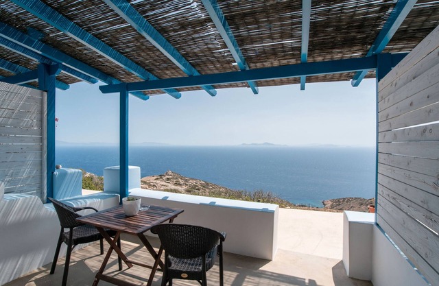 Studio Apartment 'Mesaria' with Balcony, Wi-Fi and Air Conditioning