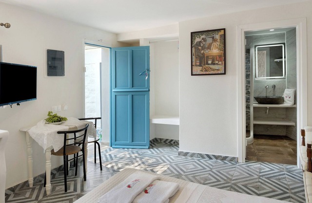 Studio Apartment 'Politimi N8' with Mountain View, Wi-Fi and Air Conditioning