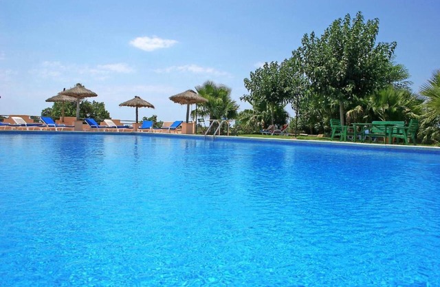 Studio Apartment with Mountain View & Shared Pool