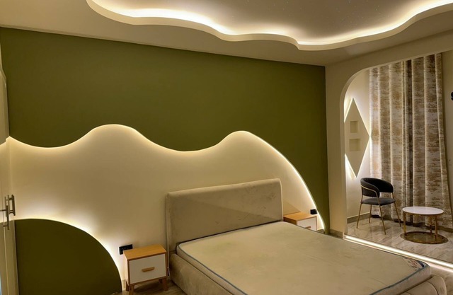 STUDIO AVAILABLE IN INTERNATIONAL CITYnAvailable n