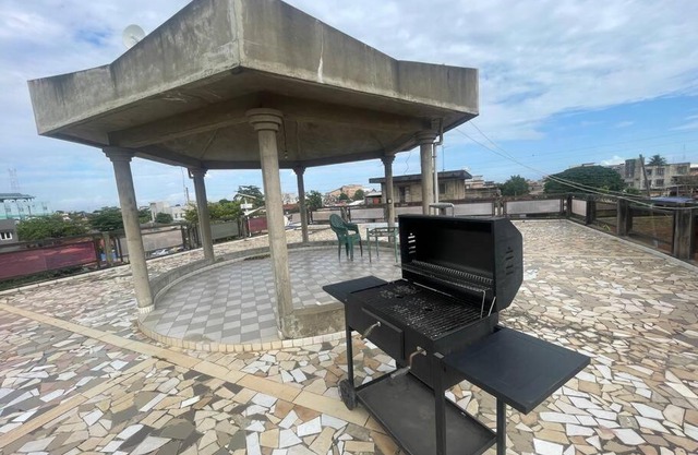 Studio bien vaste avec Balcon