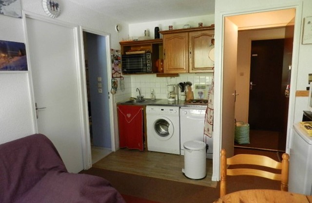 Studio cabin for 4 near slopes, balcony, parking, pets allowed