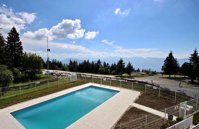 Studio cabine au pied des pistes avec piscine - FR-1-549-7
