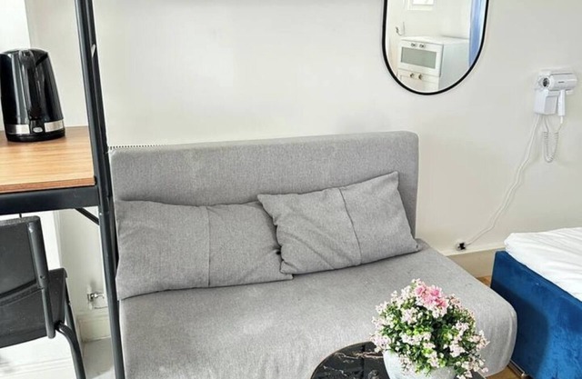 Studio Flat 8 – Peaceful Oasis in Camden Parkway