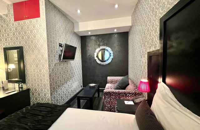 Studio Flat with AC + Sky TV