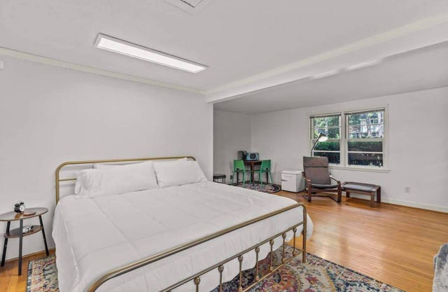 Studio, King, Fast Wi-Fi, Ring Camera, Smart TV