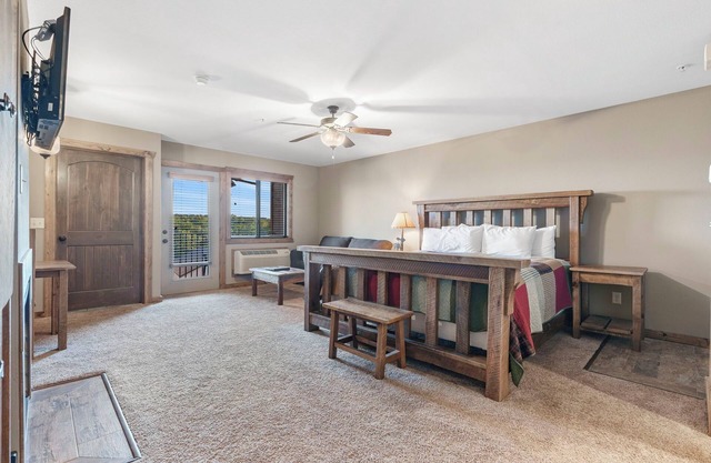 Studio Lake Condo, Resort Perks, Golf and Ticket Discounts