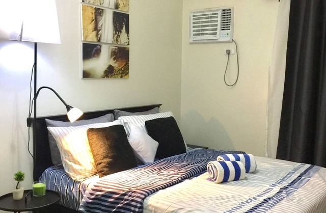STUDIO near MALLS and MRT STATION w/WiFi and NETFLIX